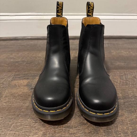 Doc Marten's 2976 Chelsea Boot - Size 8 Women's - Picture 2 of 10